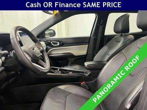 Certified 2023 Jeep Compass Limited w/ Sun and Sound Group AWD/4WD image 17