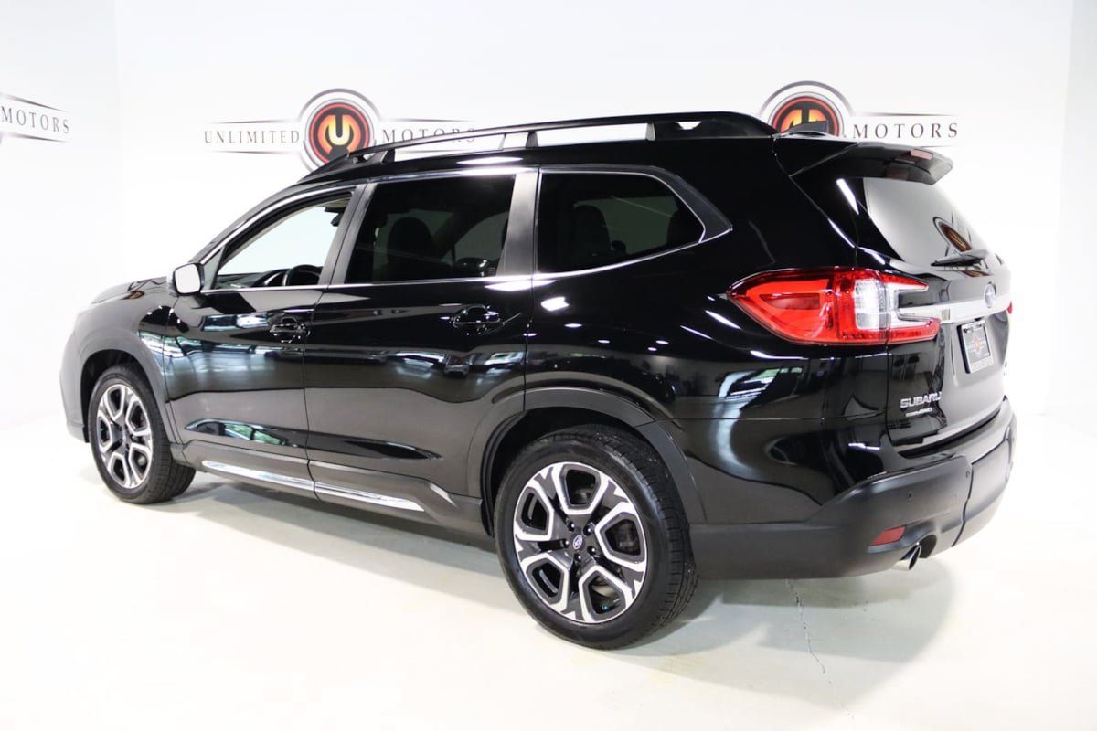 Used 2023 Subaru Ascent Limited w/ Technology Package AWD/4WD image 3