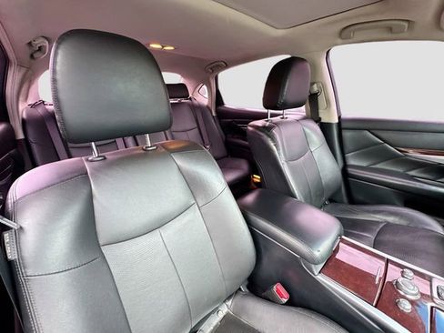 Used 2018 INFINITI Q70 L 3.7 image 30