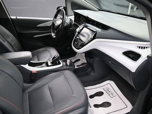 Used 2019 Chevrolet Bolt Premier w/ Infotainment Package FWD image 31