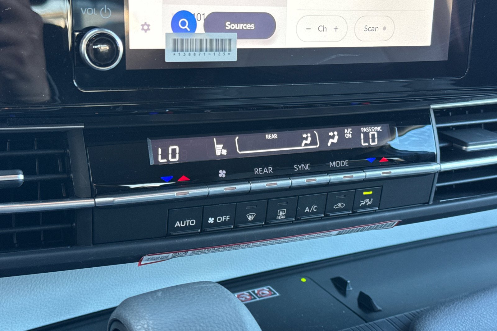 Certified 2026 Toyota Sienna LE FWD image 28