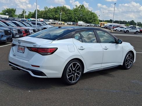 Used 2025 Nissan Sentra SR w/ SR Premium Package FWD image 4