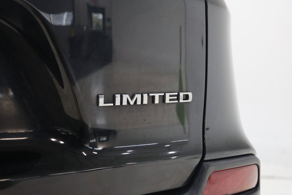 Used 2021 Jeep Cherokee Limited w/ Elite Package AWD/4WD image 13