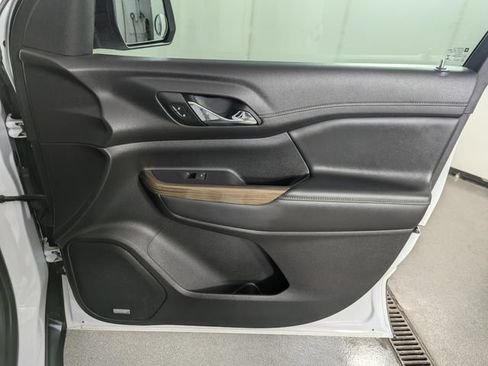 Used 2022 GMC Acadia SLE w/ GMC Pro Grade Package AWD/4WD image 26