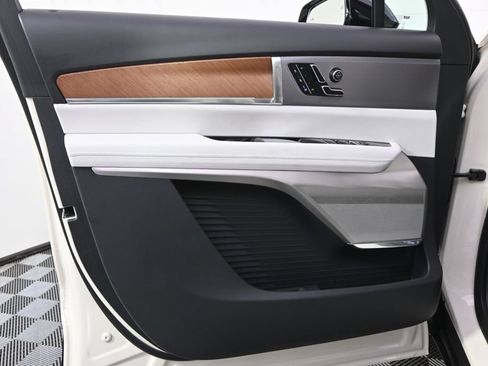 New 2027 Cadillac Vistiq Sport w/ LPO, Floor Liner Package AWD/4WD image 22