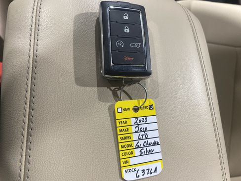 Used 2023 Jeep Grand Cherokee L Limited w/ Luxury Tech Group II AWD/4WD image 26