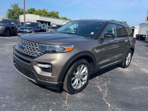 Used 2021 Ford Explorer Limited w/ Equipment Group 301A RWD image 3