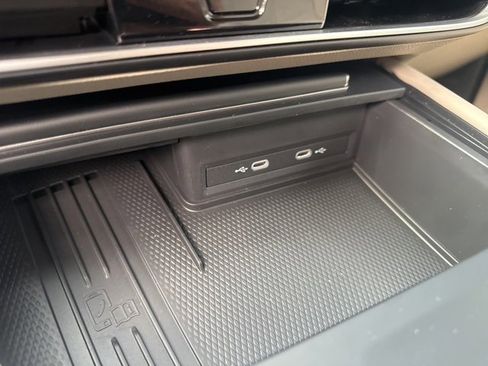 Used 2025 Volkswagen Atlas SE image 21