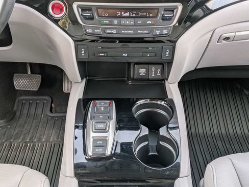 Used 2018 Honda Pilot Touring image 23
