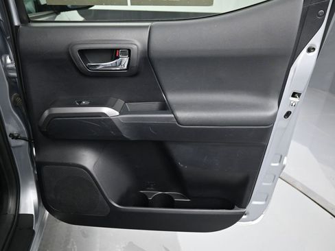 Certified 2020 Toyota Tacoma TRD Off-Road image 30