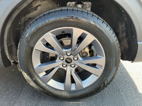 Used 2022 Ford Explorer XLT w/ Equipment Group 202A AWD/4WD image 12