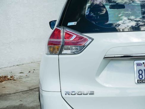 Used 2016 Nissan Rogue S FWD image 7
