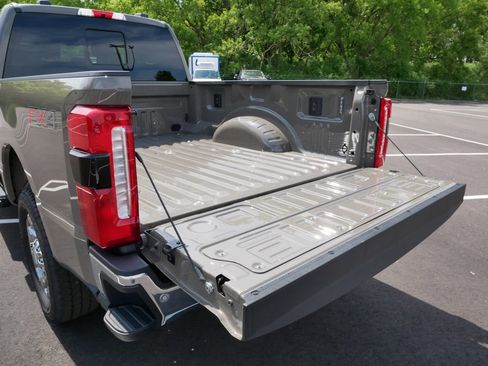 Used 2026 Ford F250 Lariat w/ Lariat Premium Package AWD/4WD image 12