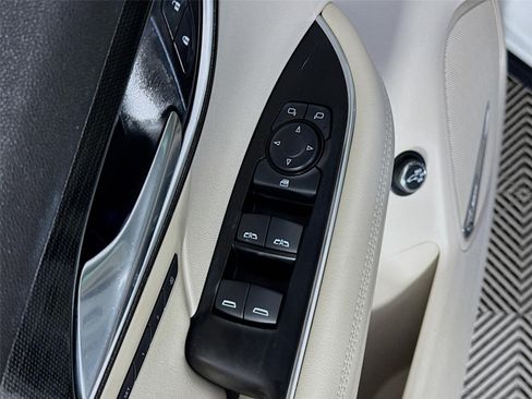 Certified 2022 Buick Envision Essence w/ Technology Package I FWD image 20