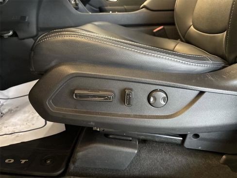 Used 2023 Honda Pilot Touring image 14