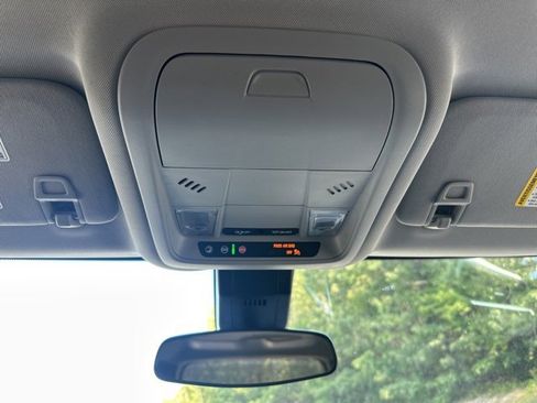 Used 2024 Chevrolet Equinox LT image 20