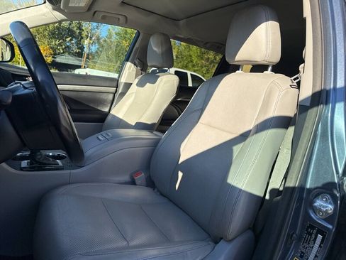 Used 2017 Toyota Highlander Limited AWD/4WD image 11