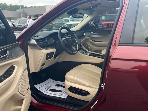 Used 2021 Jeep Grand Cherokee L Limited AWD/4WD image 10