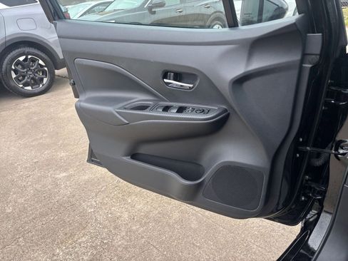 Used 2025 Nissan Versa SV FWD image 18