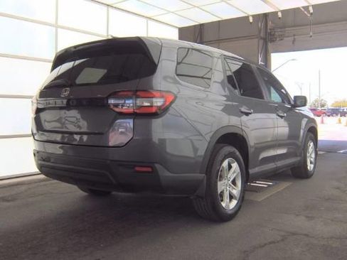 Used 2024 Honda Pilot LX image 2