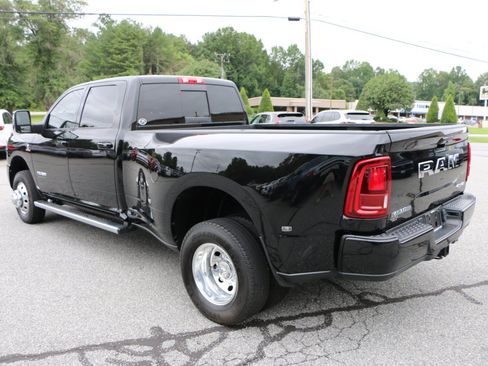 Used 2025 RAM 3500 Laramie AWD/4WD image 3