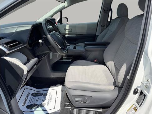 Used 2021 Toyota Sienna LE FWD image 17