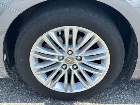 Used 2015 Lexus ES 350 w/ Luxury Package image 11