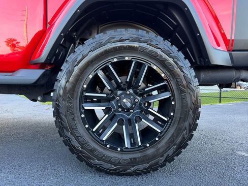 Used 2021 Jeep Gladiator Sport image 42