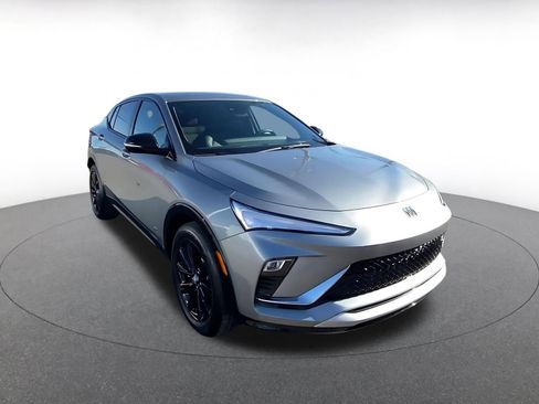 Used 2025 Buick Envista Sport Touring image 3