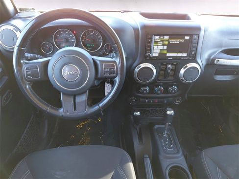 Used 2018 Jeep Wrangler Unlimited Sahara image 12
