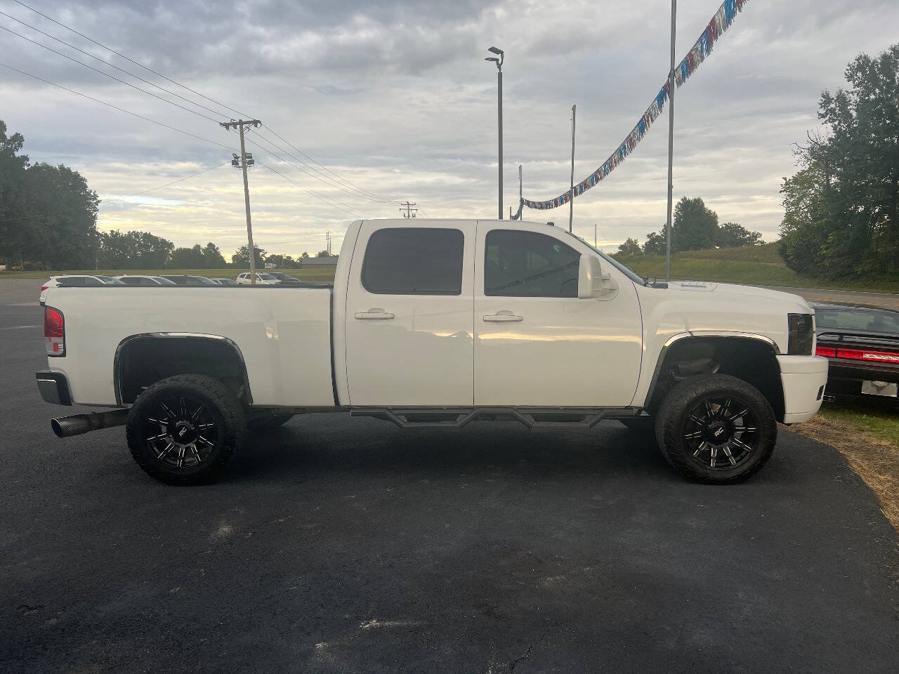Used 2014 Chevrolet Silverado 2500 LTZ w/ LTZ Plus Package AWD/4WD image 2