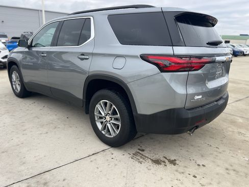 Used 2023 Chevrolet Traverse LT FWD image 4