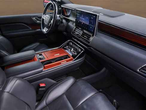 Used 2024 Lincoln Navigator Reserve image 30