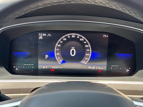Used 2022 Volkswagen Tiguan SE R-Line AWD/4WD image 32