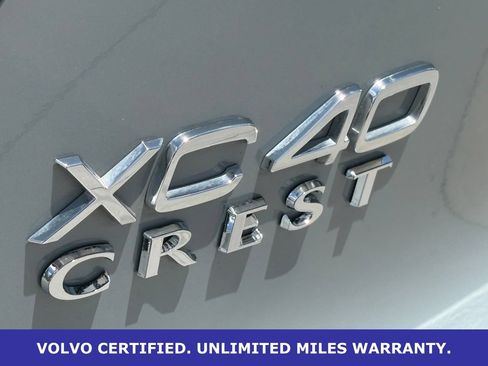 Certified 2025 Volvo XC40 B5 Plus AWD/4WD image 11