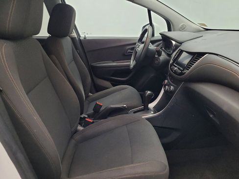 Used 2022 Chevrolet Trax LS w/ Tint and Cruise Package FWD image 21