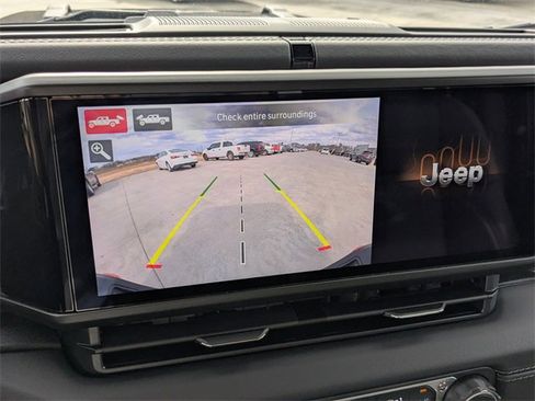 Used 2025 Jeep Gladiator Mojave w/ Safety Group image 20