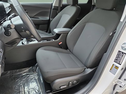 Certified 2025 Hyundai Kona SEL image 18