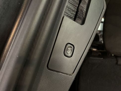 Used 2016 Dodge Grand Caravan SXT FWD image 24