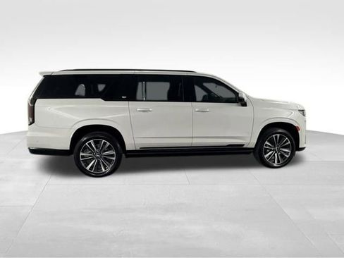 Used 2022 Cadillac Escalade ESV Sport Platinum w/ Heavy-Duty Trailer Package AWD/4WD image 10