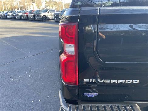 Used 2022 Chevrolet Silverado 1500 High Country w/ Z71 Off-Road Package image 33