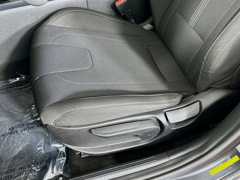 Used 2022 Hyundai Elantra SE FWD image 25