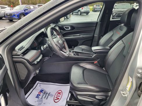 Used 2024 Jeep Compass Trailhawk image 11