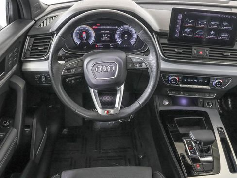Used 2024 Audi Q5 e Premium Plus w/ Premium Plus Package image 38