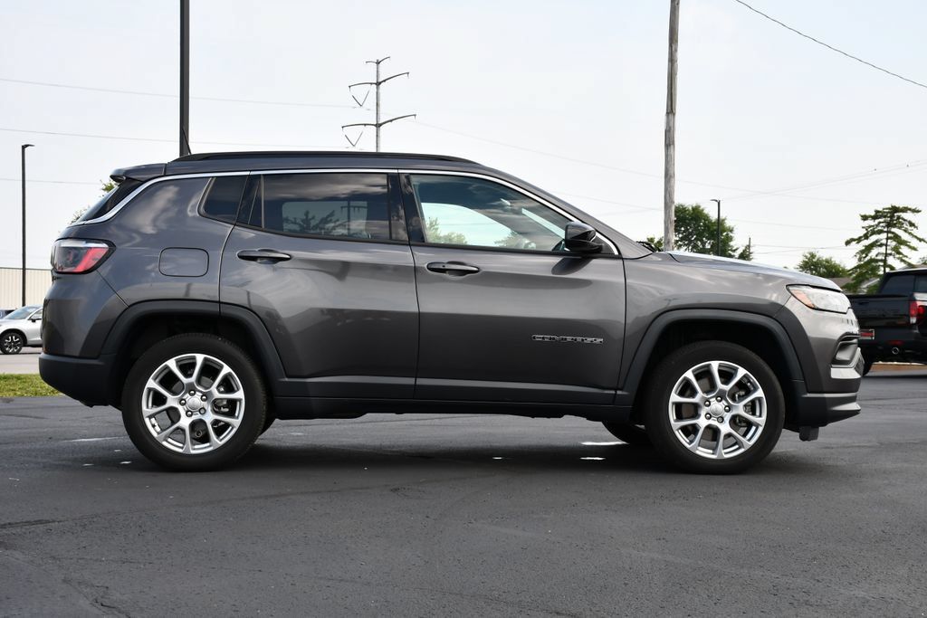 Used 2023 Jeep Compass Latitude AWD/4WD image 8