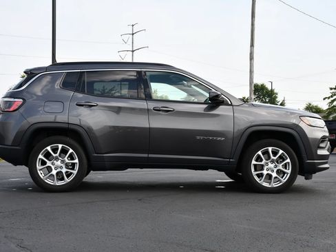 Used 2023 Jeep Compass Latitude AWD/4WD image 8
