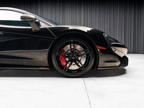 Used 2019 McLaren 570S Coupe RWD image 3