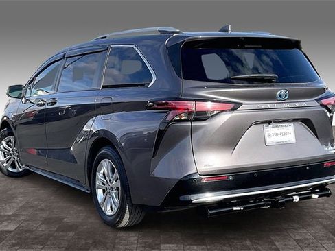 Used 2023 Toyota Sienna Platinum image 12