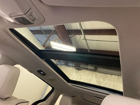 Used 2021 Chrysler Pacifica Limited w/ Uconnect Theater Family Group image 18