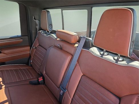 Used 2024 GMC Sierra 2500 Denali Ultimate image 10